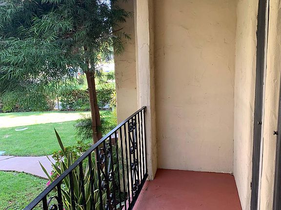 3rd image of 1467 S Sherbourne Dr APT 1