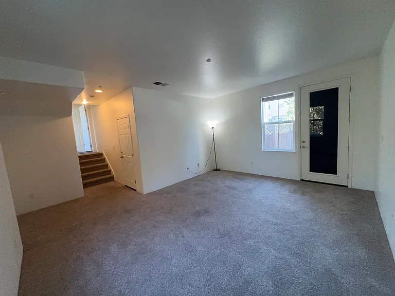 1084 Cottage Ln — Photo 38