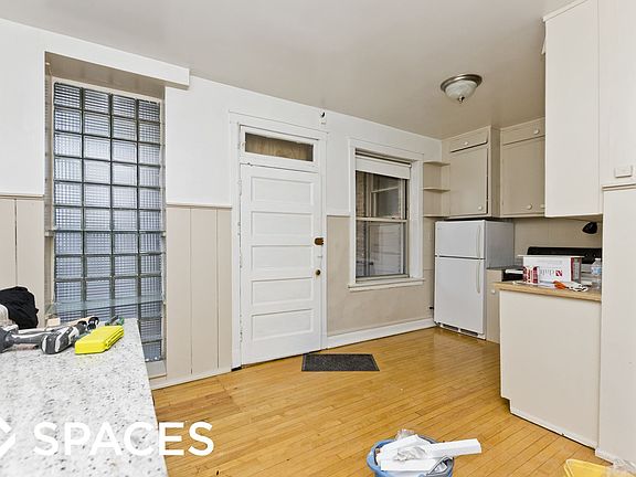 2nd image of 1910 W Ainslie St #1A