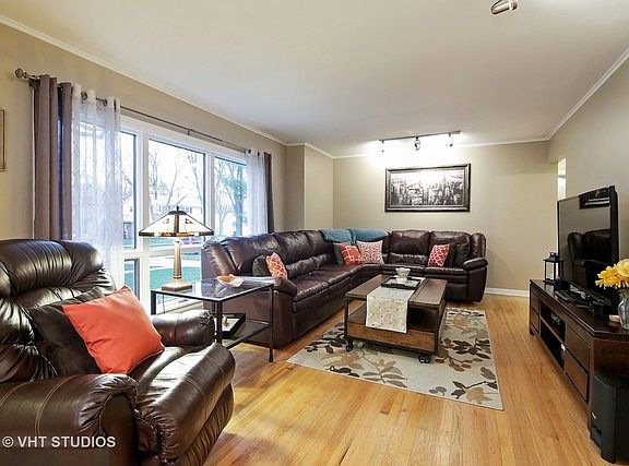 2nd image of 807 E Olive St