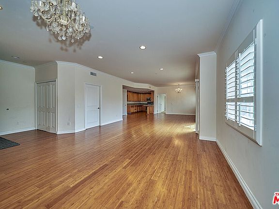 3rd image of 722 S Oxford Ave APT 207