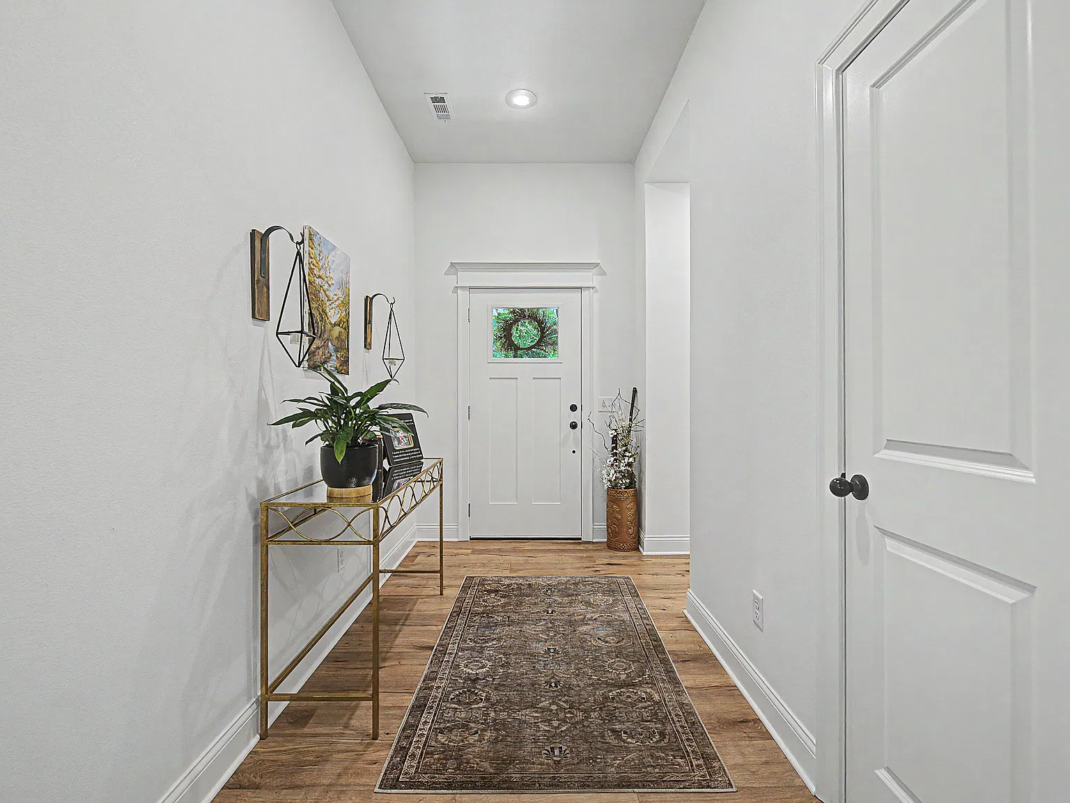 2 bed, 1950 sqft, $2,300 — Photo 3