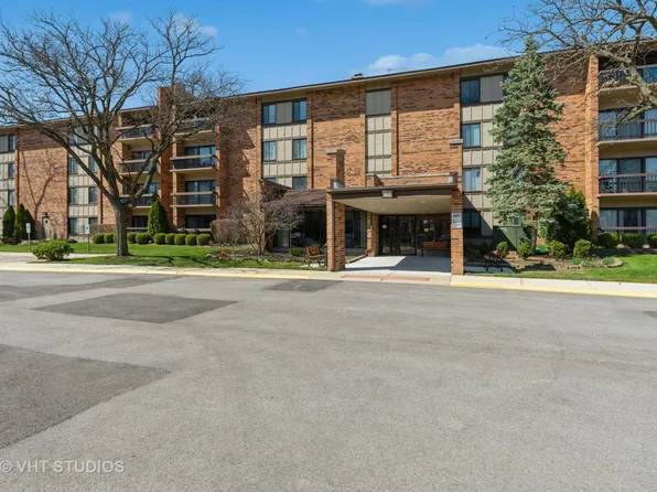 77 Lake Hinsdale Dr APT 106, Willowbrook, IL 60527