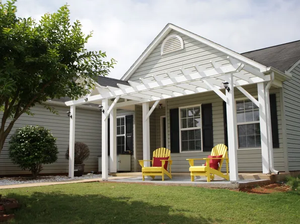 225 Pope Ln, Greenville, SC 29605