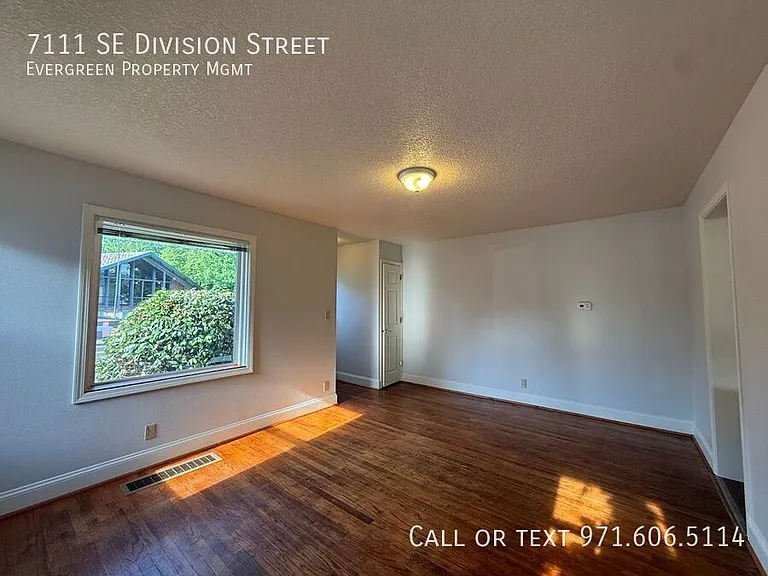 7111 SE Division St — Photo 4