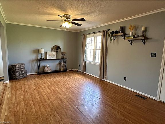 4th image of 118 Welborn St