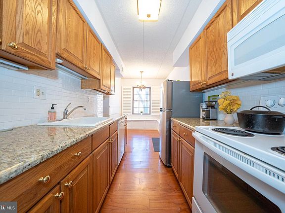 4th image of 620 Washington Pl #20