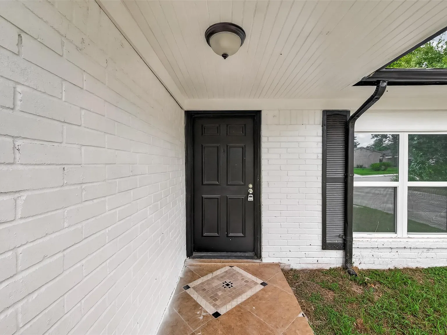 5 bed, 3.0 bath, 1837 sqft, $2,650 — Photo 2