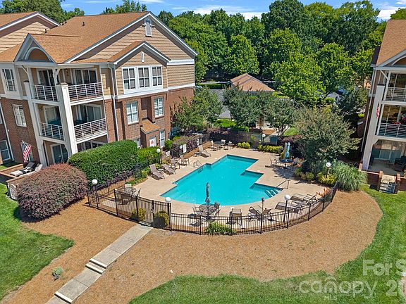 2nd image of 18609 Harborside Dr
