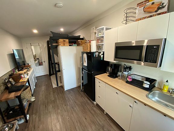 5th image of 4210 Rosemont Ave #B