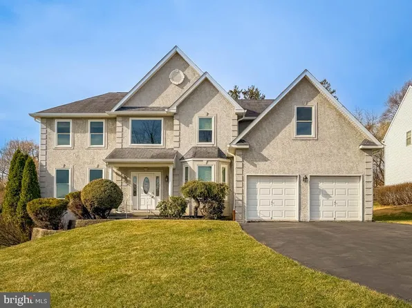 838 Gina Dr, Philadelphia, PA 19115