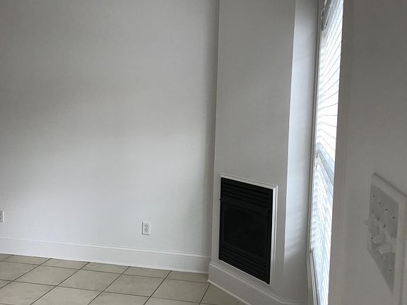 5th image of 614 Henry St Unit 4