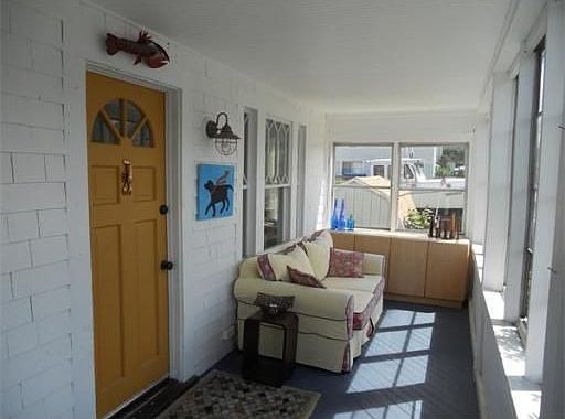 3rd image of 60 Babcock St