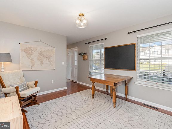 5th image of 147 Martel Cir