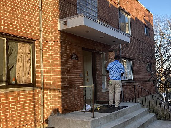 2516 Highland, front of bldg, interior courtyard