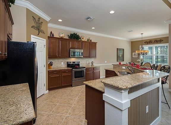 4th image of 26327 Stonewall Ln