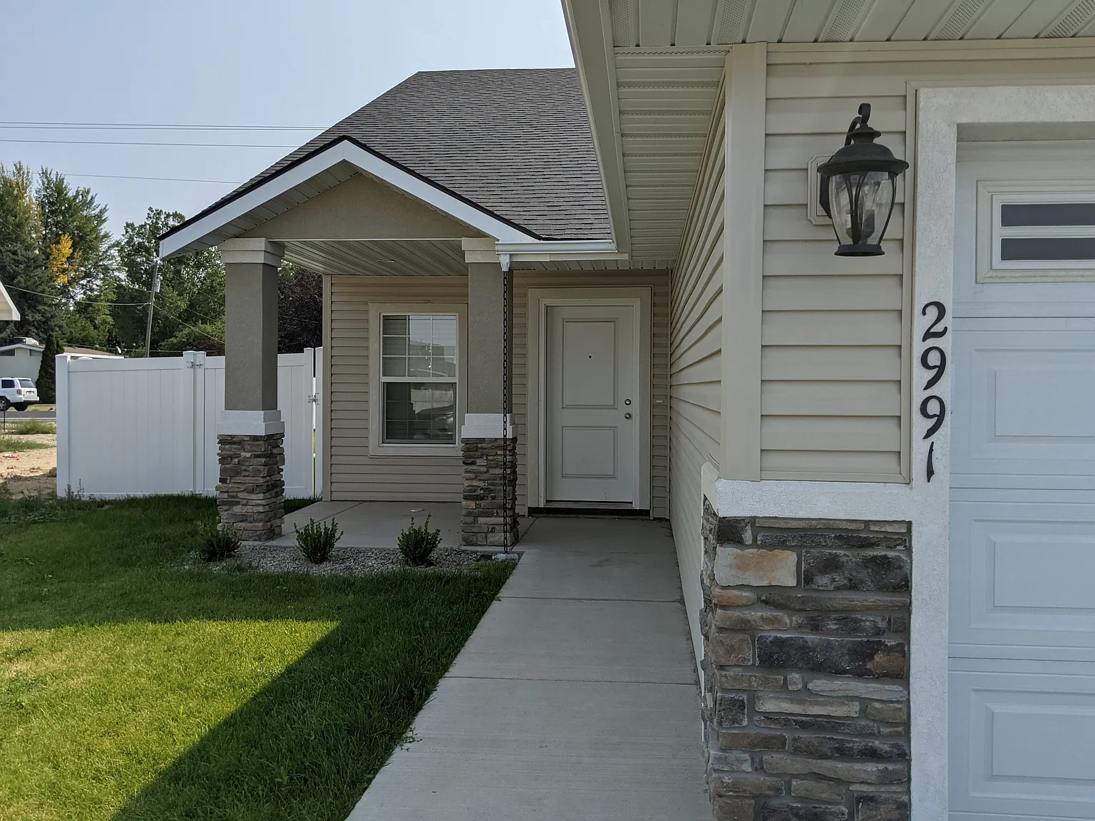 3 bed, 2.5 bath, 1426 sqft, $2,050 — Photo 1