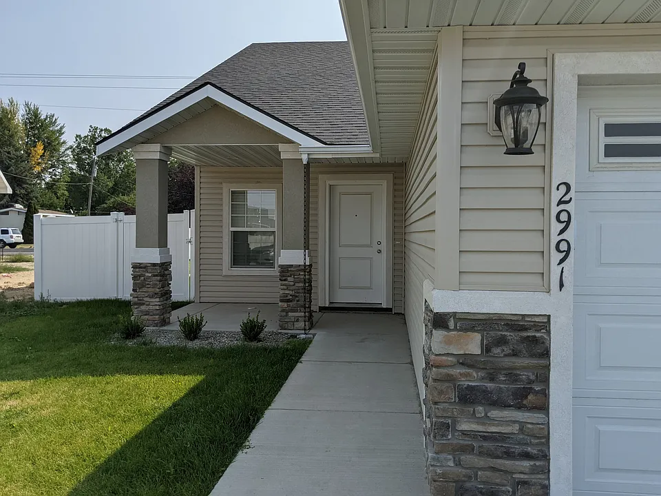 2995 Lisa Ct