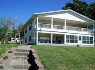 206 Elm St, Highlands, TX 77562