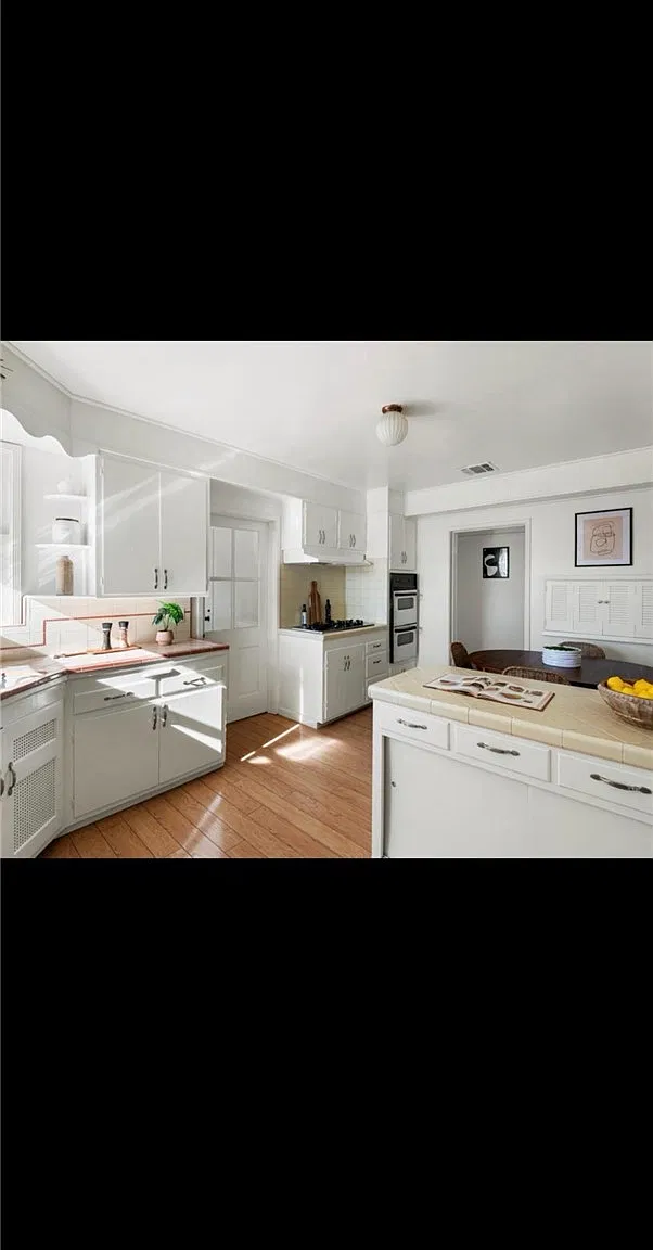 2 bed, 1801 sqft, $4,600 — Photo 3