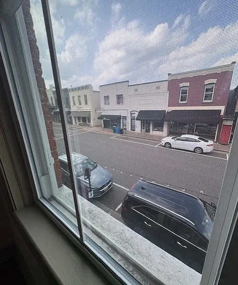 165 E Davis St #1 — Photo 3