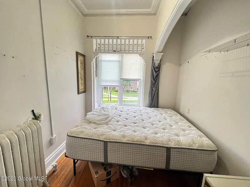 4th image of 316 Western Avenue