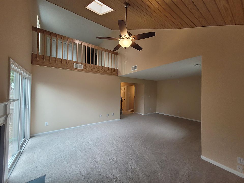 1st image of 209 Quarter Trl APT A