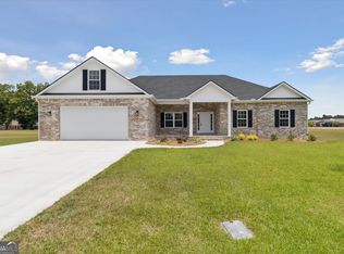 5 Honeysuckle Dr, Claxton, GA 30417