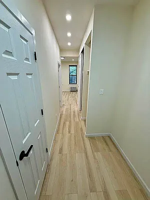 Building, photo 1