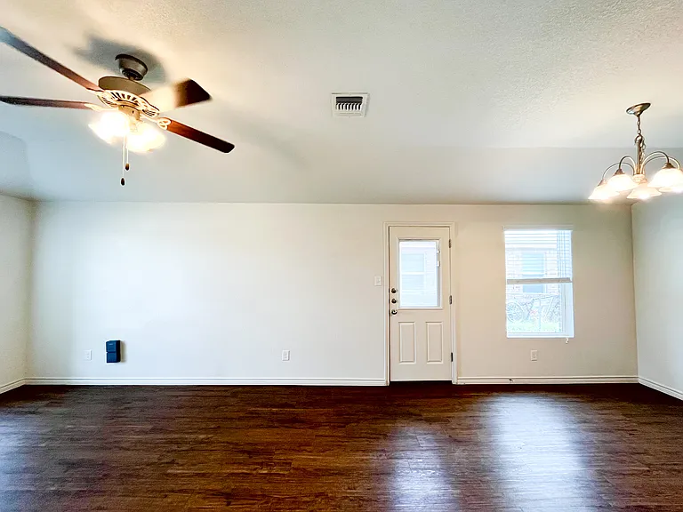 1509 Justin Loop #A — Photo 6