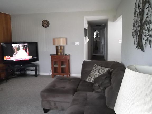 2nd image of 400 Shasta Dr