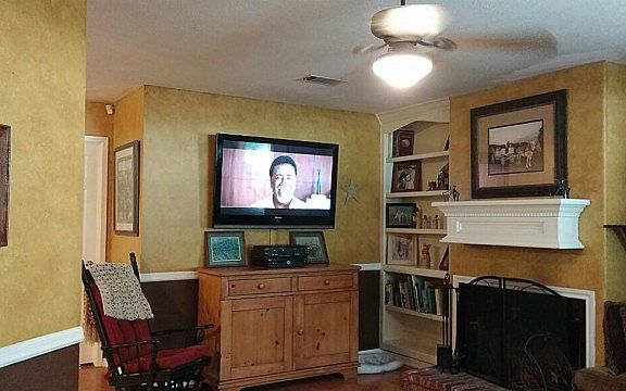 4th image of 4812 Holly Ln E