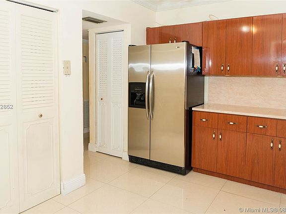 5th image of 830 NE 199th St APT 102A