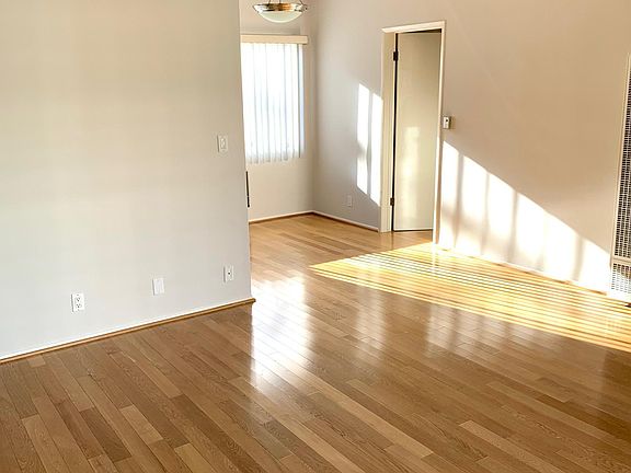 3rd image of 962 Granville Ave APT 9