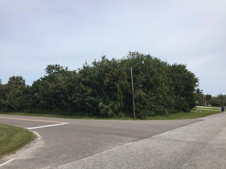 Spacious corner lot