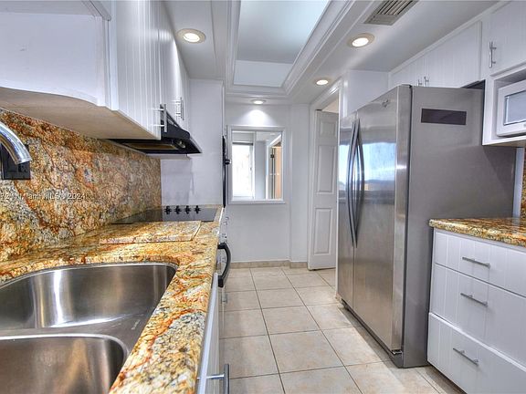 4th image of 3233 NE 34th St APT 1219