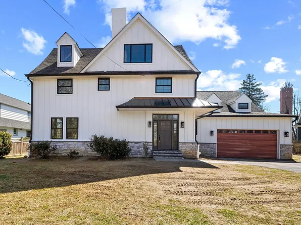 118 W Beechtree Ln, Wayne, PA 19087