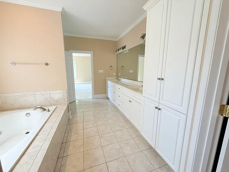 1605 Jamestown Ave — Photo 20