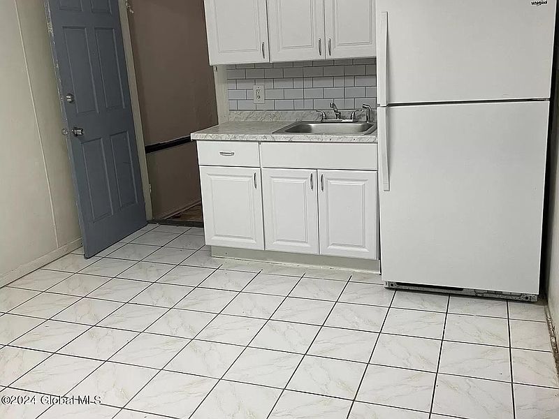 3rd image of 1701 Carrie Street