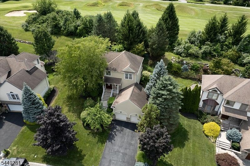 1st image of 9 Cypress Ln
