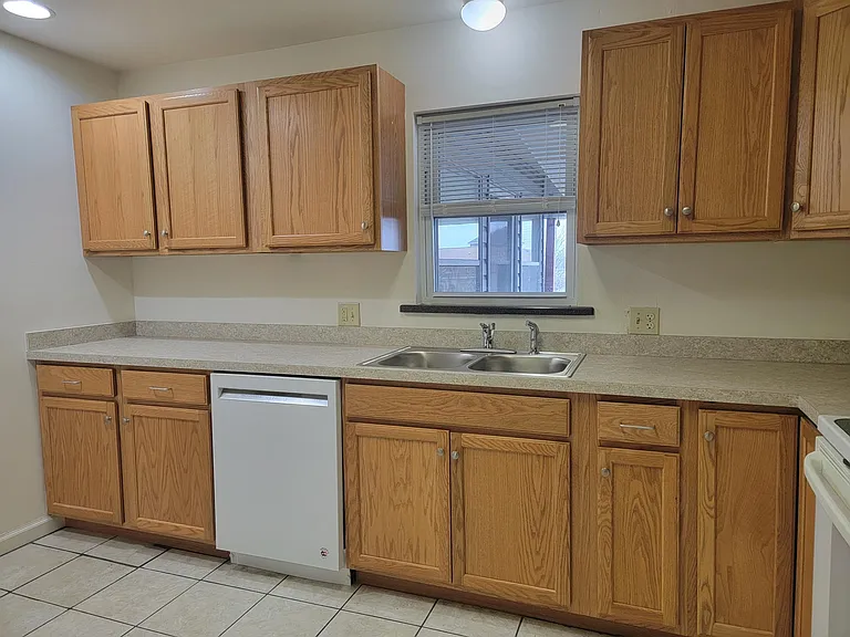 144 Greenland Dr — Photo 6
