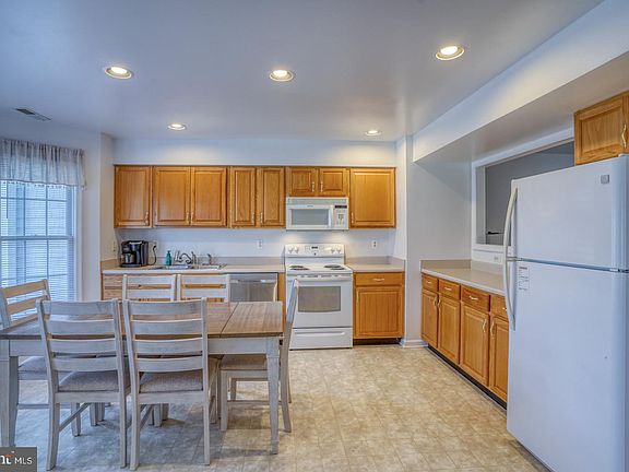5th image of 418 S Spinnaker Ln #82