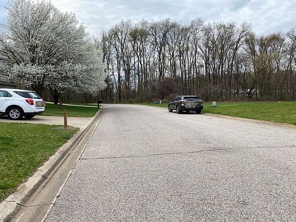 5th image of 53440 Pine Brook Dr