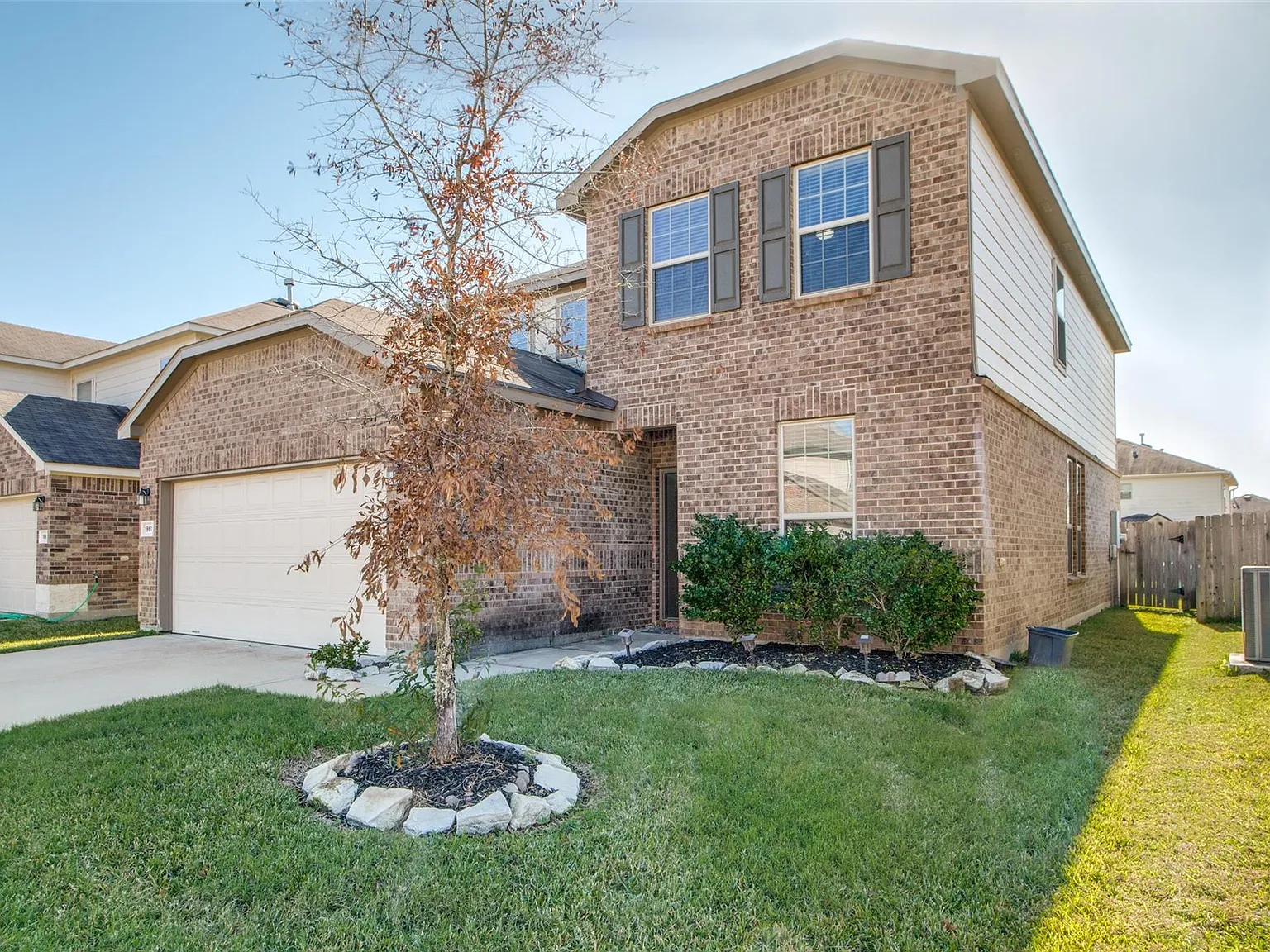 4 bed, 3.0 bath, 2704 sqft, $2,550 — Photo 2