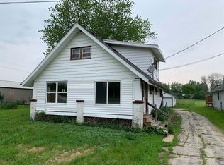 2032 E River Rd, Freeport, IL 61032