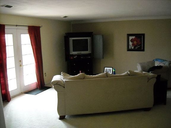 3rd image of 3008 Chaucer Dr