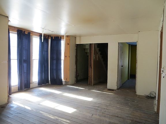 4th image of 320 W Winthrop St