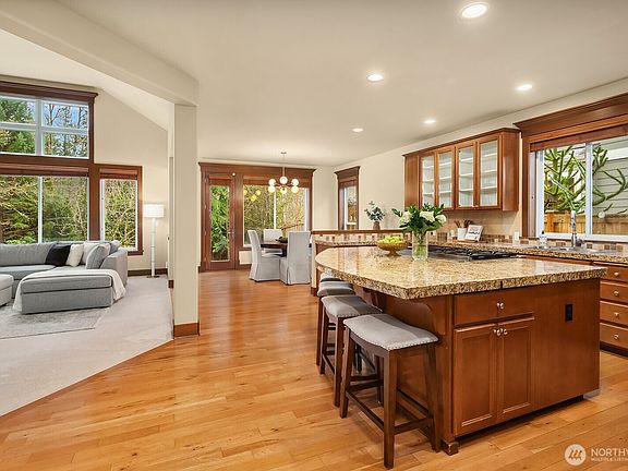 5th image of 809 235th Avenue NE