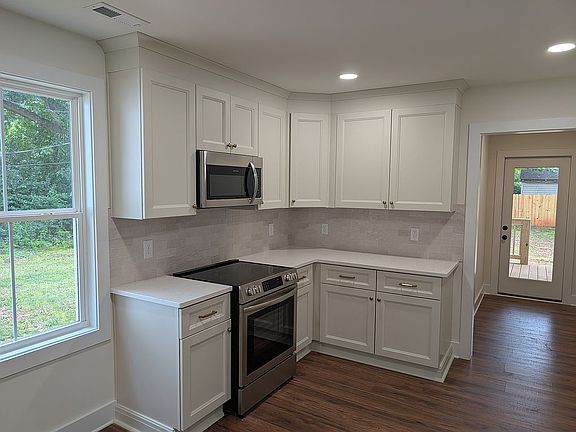 2nd image of 814 Walnut St