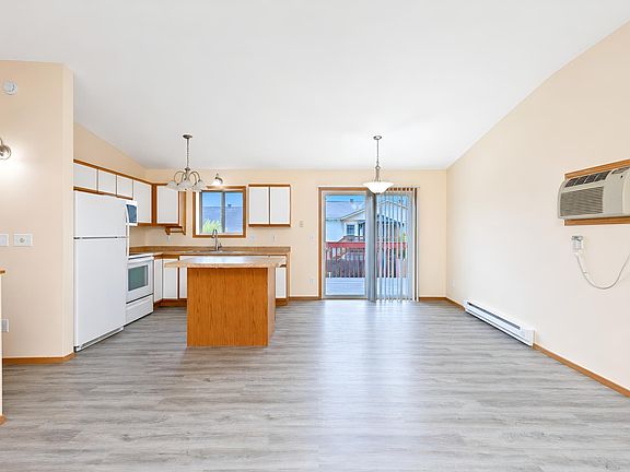 5th image of 1896 Huntington Ln